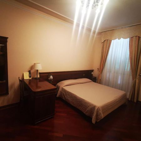 Hotel Villa Verdefiore Appignano  ภายนอก รูปภาพ