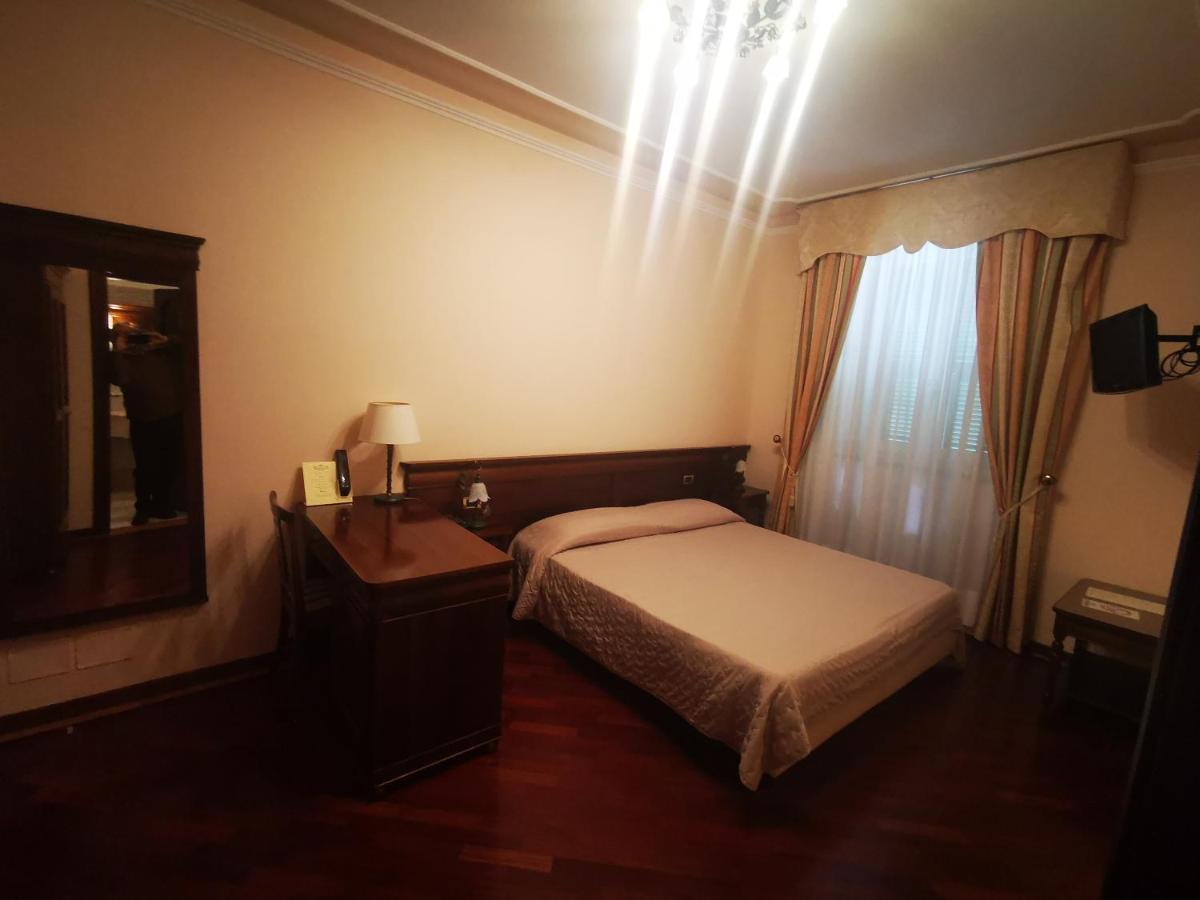 Hotel Villa Verdefiore Appignano  ภายนอก รูปภาพ